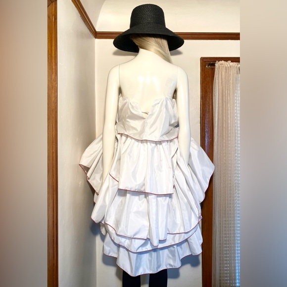 Fluffy Rustic White Sweetheart Dress - Sz Sm - Picture 6 of 9